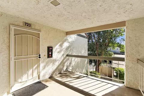 483 E Via Escuela, Palm Springs, CA 92262