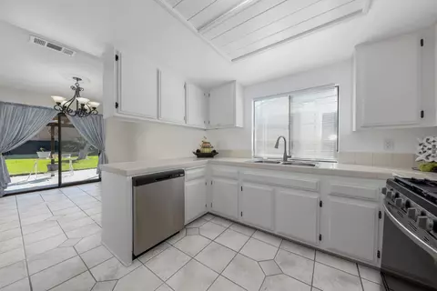962 Esther Dr, Corona, CA 92882 photo 13