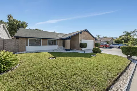 962 Esther Dr, Corona, CA 92882 photo 2