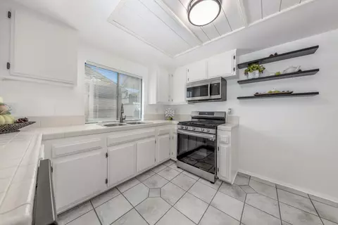 962 Esther Dr, Corona, CA 92882 photo 14