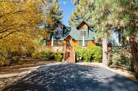 218 Spruce Ln, Sugarloaf, CA 92386