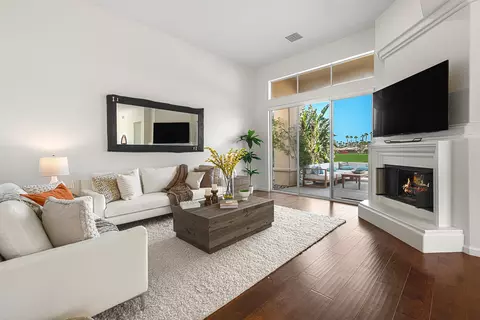 220 Tomahawk Dr, Palm Desert, CA 92211