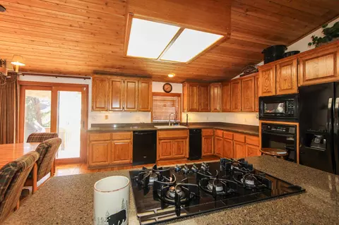 1253 Panorama Dr, Big Bear City, CA 92314 photo 7