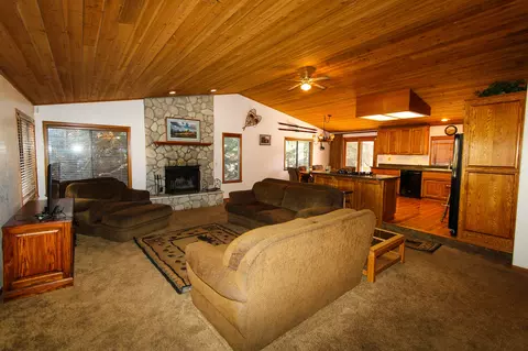 1253 Panorama Dr, Big Bear City, CA 92314 photo 3