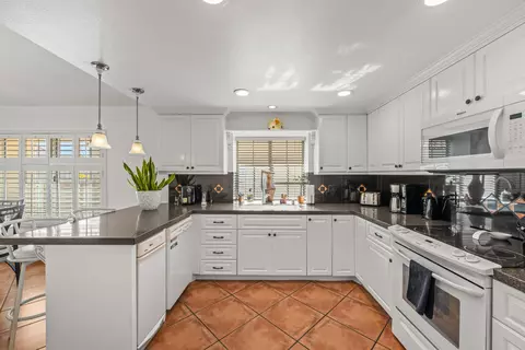 43575 Calle Las Brisas W, Palm Desert, CA 92211