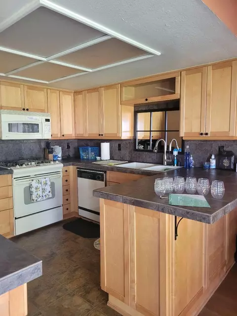 49272 Wayne St, Indio, CA 92201 photo 2
