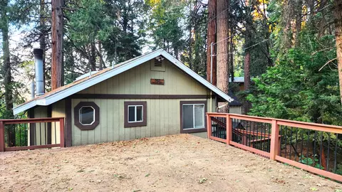 862 Oakmont Ln, Lake Arrowhead, CA 92352