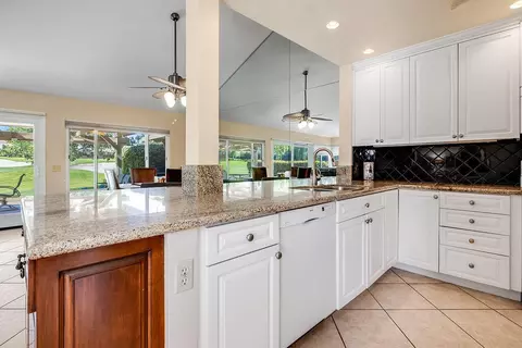 41591 Woodhaven Dr W, Palm Desert, CA 92211