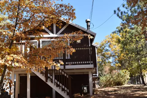 809 Kern Ave, Sugarloaf, CA 92386