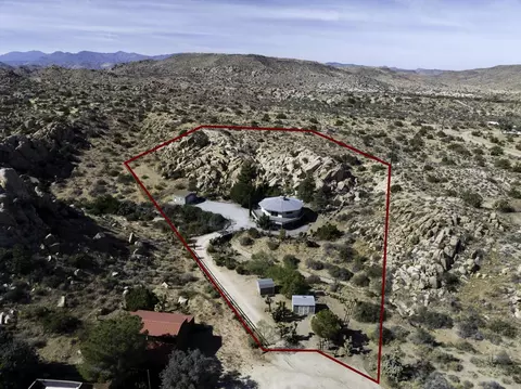 5230 Puente Ct, Yucca Valley, CA 92284 photo 2
