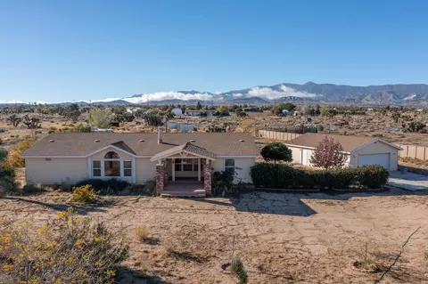 7025 Smoke Tree Rd, Phelan, CA 92371