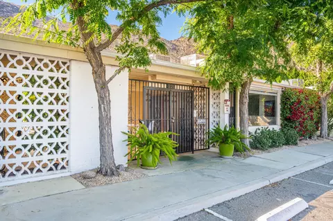 221 S Patencio Rd, Palm Springs, CA 92262