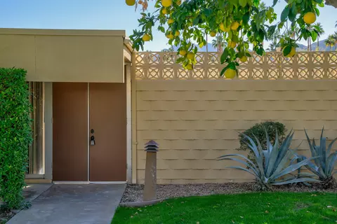 334 Desert Lakes Dr, Palm Springs, CA 92264