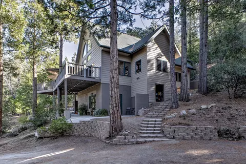 52525 Idyllmont Rd, Idyllwild, CA 92549
