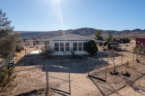 1121 Kickapoo Trl, Yucca Valley, CA 92284