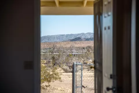 1121 Kickapoo Trl, Yucca Valley, CA 92284 photo 3