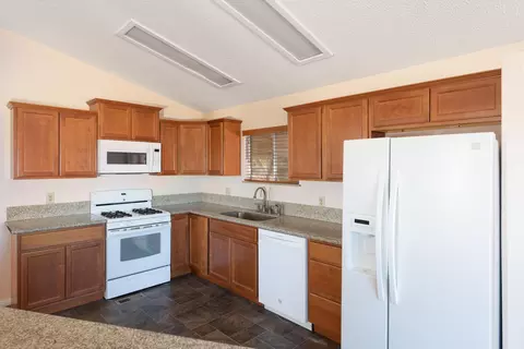 1121 Kickapoo Trl, Yucca Valley, CA 92284 photo 8