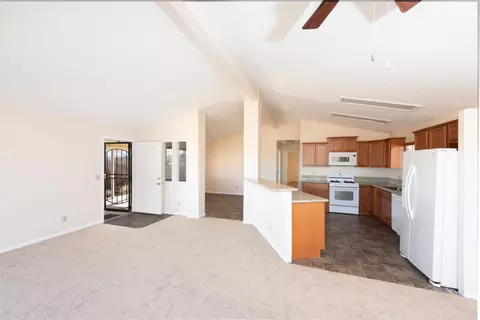 1121 Kickapoo Trl, Yucca Valley, CA 92284 photo 4