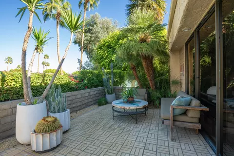 174 E La Verne Way, Palm Springs, CA 92264