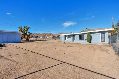 7400 Deer Trl, Yucca Valley, CA 92284 photo 12