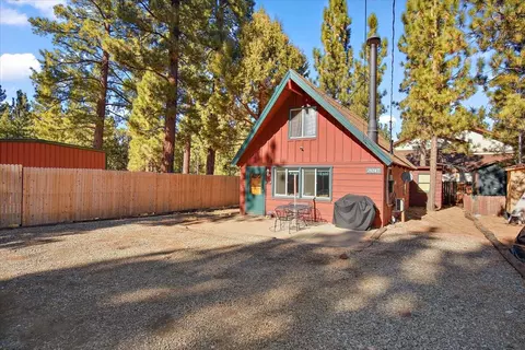 2047 7th Ln, Big Bear City, CA 92314