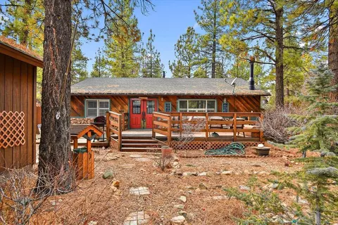 1073 Hemlock Ln, Big Bear City, CA 92314 photo 3