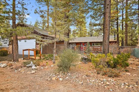 1073 Hemlock Ln, Big Bear City, CA 92314