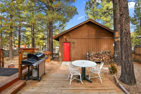 1073 Hemlock Ln, Big Bear City, CA 92314 photo 6