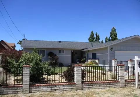 901 Mount Doble Dr, Big Bear City, CA 92314