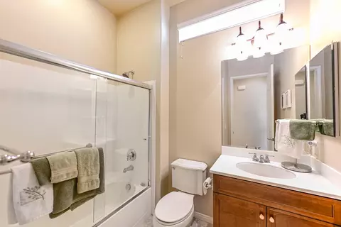Bath - 81674 Avenida Celaya, Indio, CA 92203 photo 2 of 2