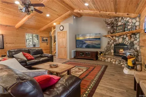 137 Shadowbrook Rd, Big Bear Lake, CA 92315 photo 4