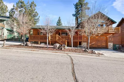 137 Shadowbrook Rd, Big Bear Lake, CA 92315