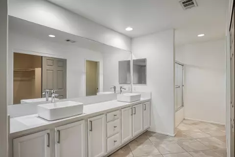 Bath - 30758 Robert Rd, Thousand Palms, CA 92276 photo 4 of 7