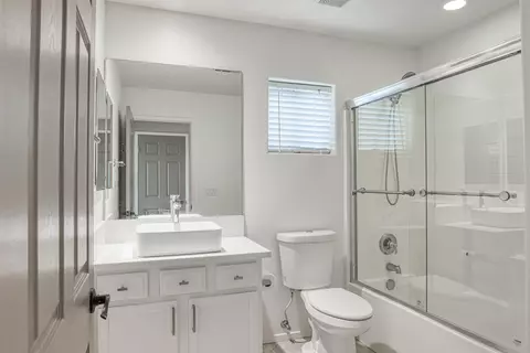 Bath - 30758 Robert Rd, Thousand Palms, CA 92276 photo 2 of 7