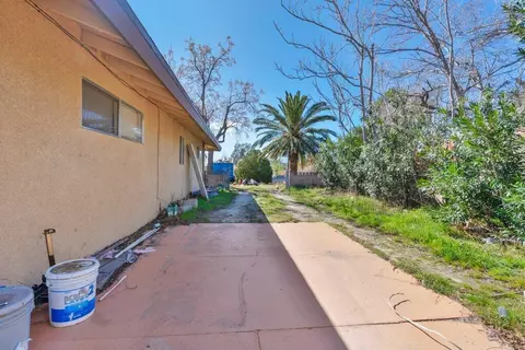 Exterior - 49256 Buena Vista Dr, Morongo Valley, CA 92256 photo 10 of 11