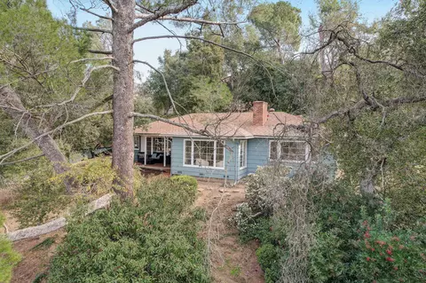 810 Monarch Dr, La Canada Flintridge, CA 91011
