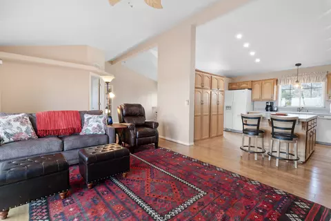 Living - 11388 Custer Ave, Lucerne Valley, CA 92356 photo 2 of 4