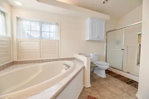 Bath - 11388 Custer Ave, Lucerne Valley, CA 92356 photo 2 of 3