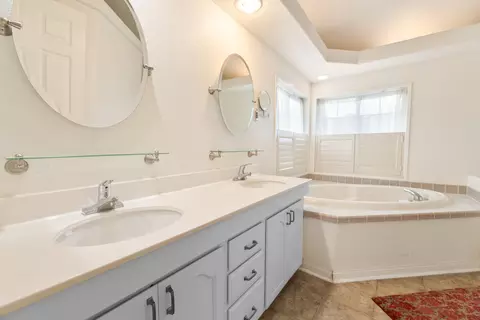 Bath - 11388 Custer Ave, Lucerne Valley, CA 92356 photo 1 of 3