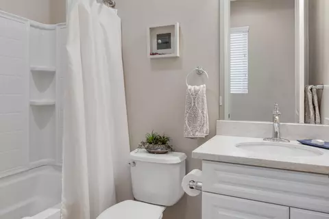 Bath - 81963 Corte Valdemoro, Indio, CA 92203 photo 3 of 3