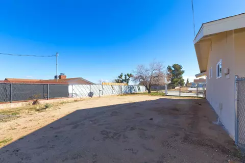 Exterior - 7338 Alaba Ave, Yucca Valley, CA 92284 photo 9 of 15