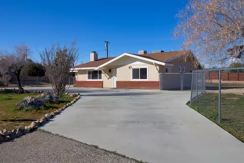 Exterior - 7338 Alaba Ave, Yucca Valley, CA 92284 photo 3 of 15
