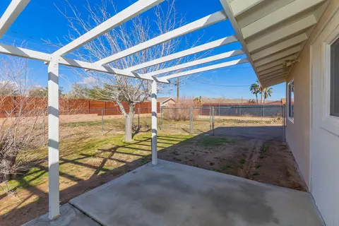 Exterior - 7338 Alaba Ave, Yucca Valley, CA 92284 photo 6 of 15