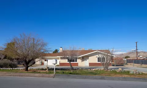 Exterior - 7338 Alaba Ave, Yucca Valley, CA 92284 photo 2 of 15