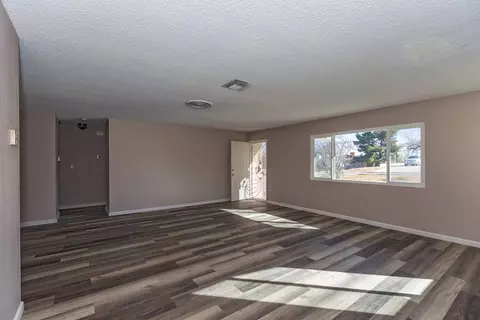 Living - 7338 Alaba Ave, Yucca Valley, CA 92284 photo 3 of 4