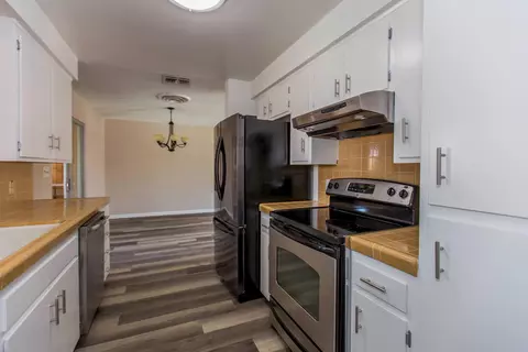 Kitchen - 7338 Alaba Ave, Yucca Valley, CA 92284 photo 2 of 3