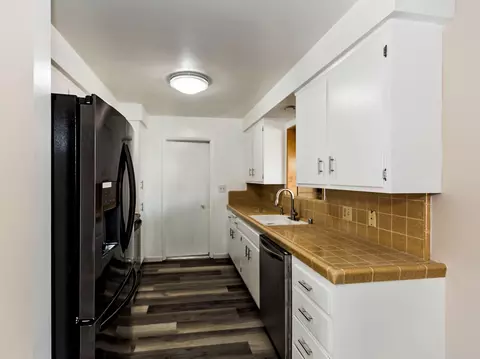 Kitchen - 7338 Alaba Ave, Yucca Valley, CA 92284 photo 3 of 3