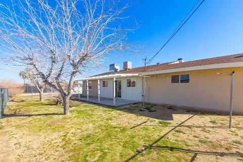 Exterior - 7338 Alaba Ave, Yucca Valley, CA 92284 photo 10 of 15