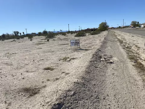 1249 Sunrise Dr, Thermal, CA 92274