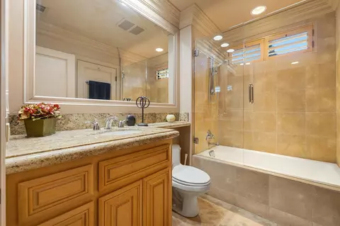 Bath - 80405 Oaktree, La Quinta, CA 92253 photo 3 of 3